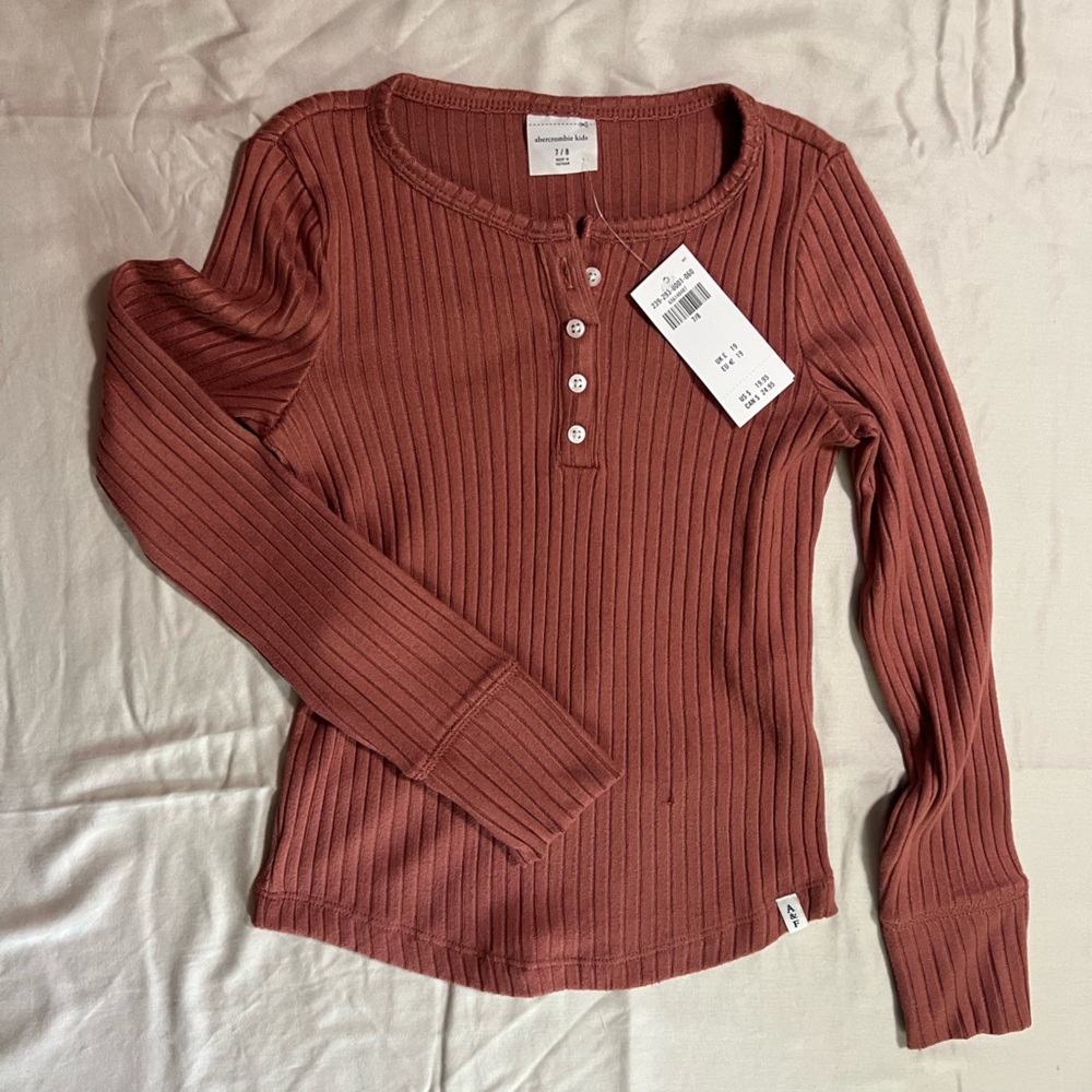 NWT. A&F Girls Ribbed shirt. Sz 7/8